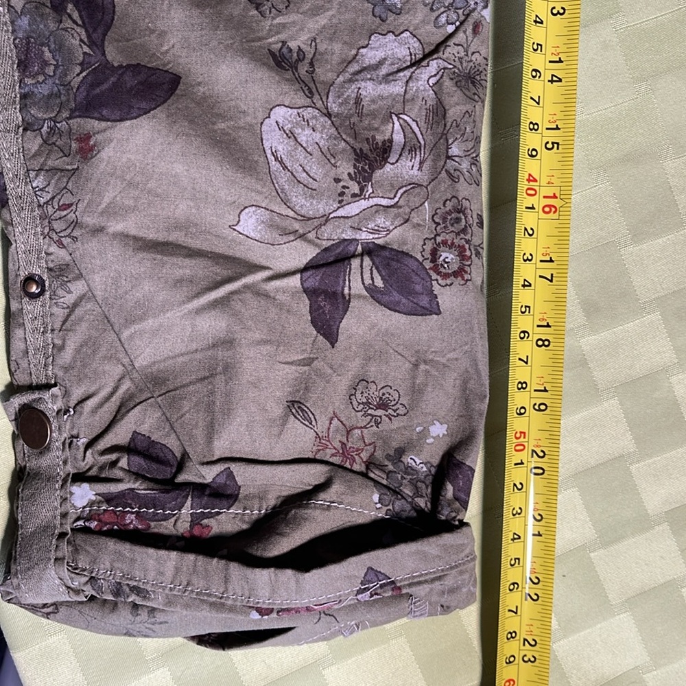 Democracy Olive Green Floral Cropped Pants - Picture 9 of 14
